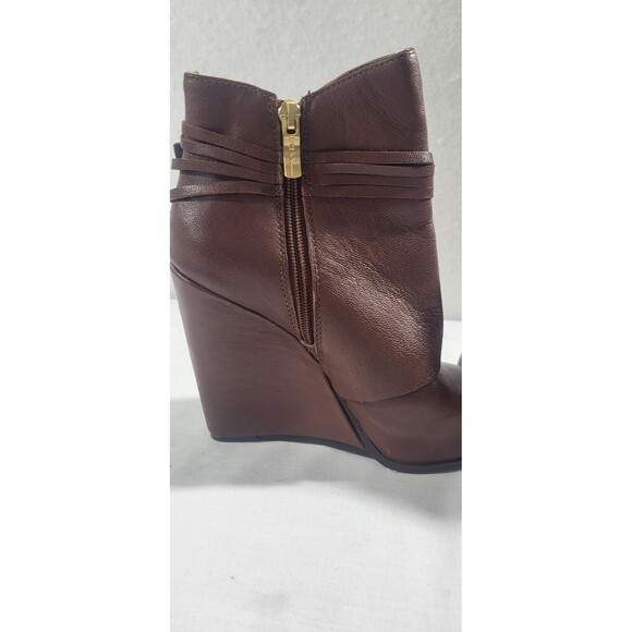BCBG Generation Womens Size 8.5 B Brown Leather Wedge Ankle Fashion Boots Bootie - Picture 4 of 9